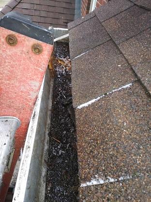 Gutter-Cleaning-Columbia-MO-65217.jpg