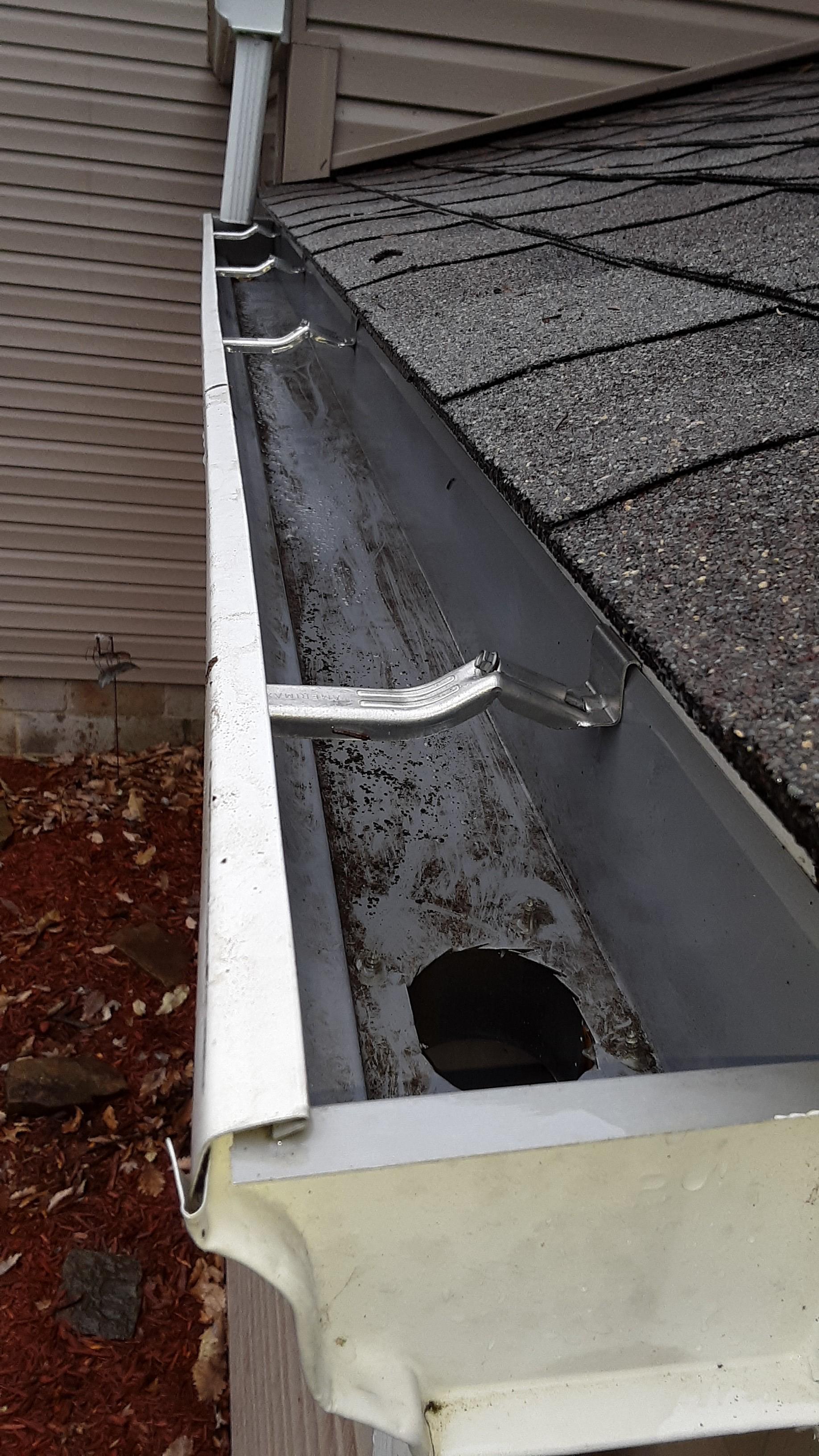 Gutter-Cleaners-In-Manchester-MA-01931.jpg