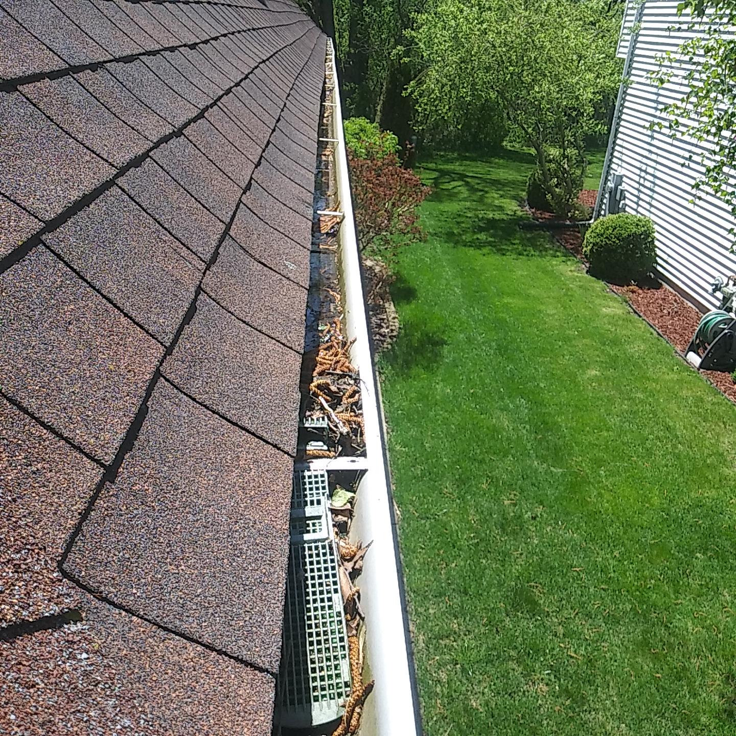 Gutter-Cleaners-In-Pittsburgh-15252.jpg