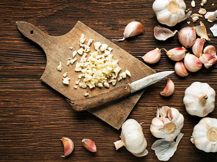 garlic-cutting-board-732x549-Thumb.jpg