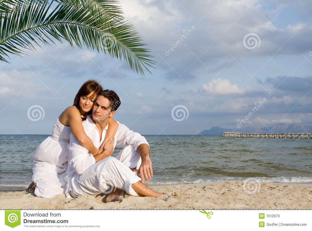honeymoon-couple-7012073.jpg