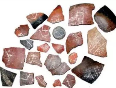 Potsherds with inscriptions similar to Indus Valley found in Tamil Nadu.JPG