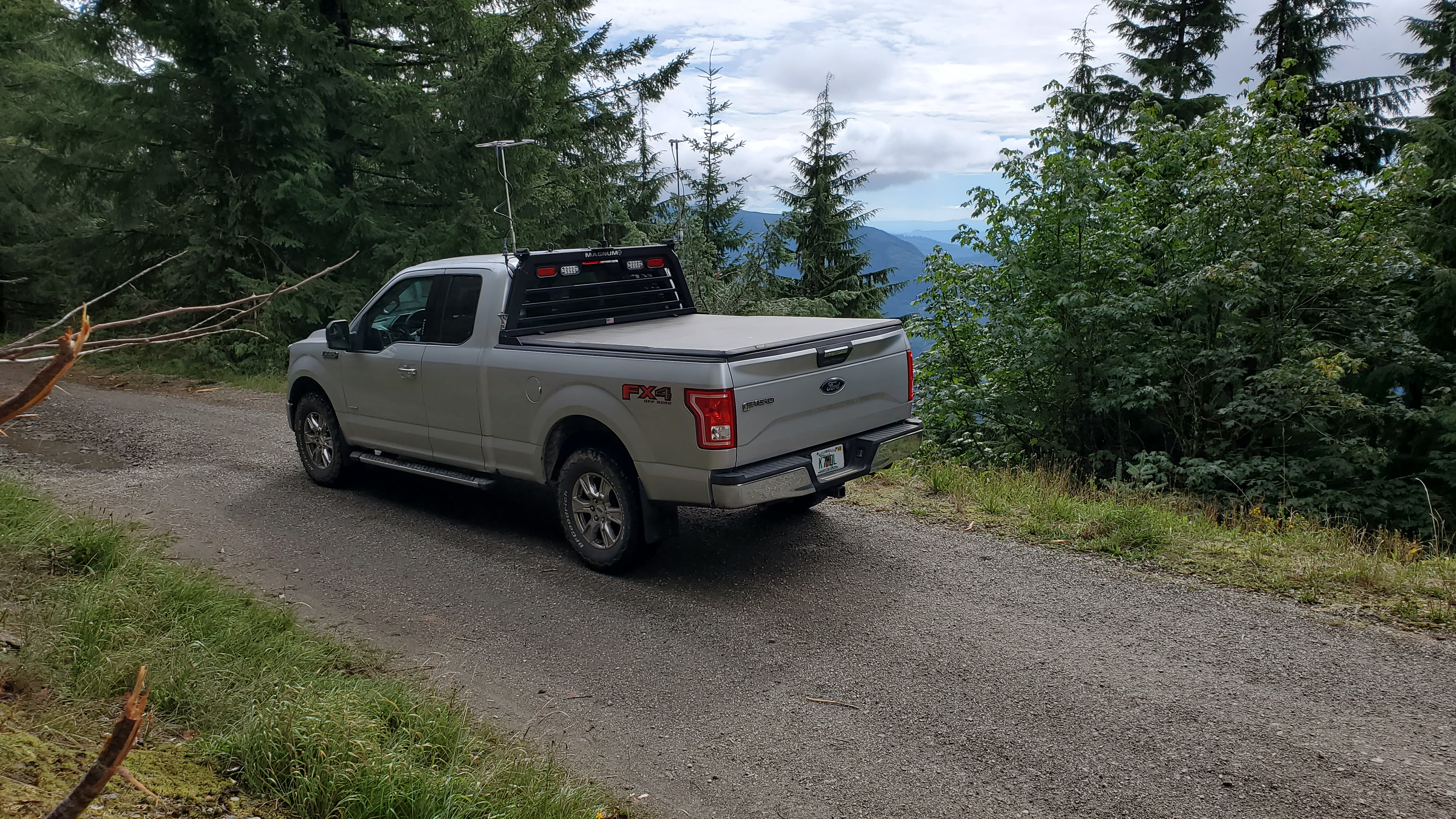 K7MDL/R rover truck with daily driver 3 band setup. On Green Mtn CN98 at 3K ft for the Sept 2021 VHF contest.
