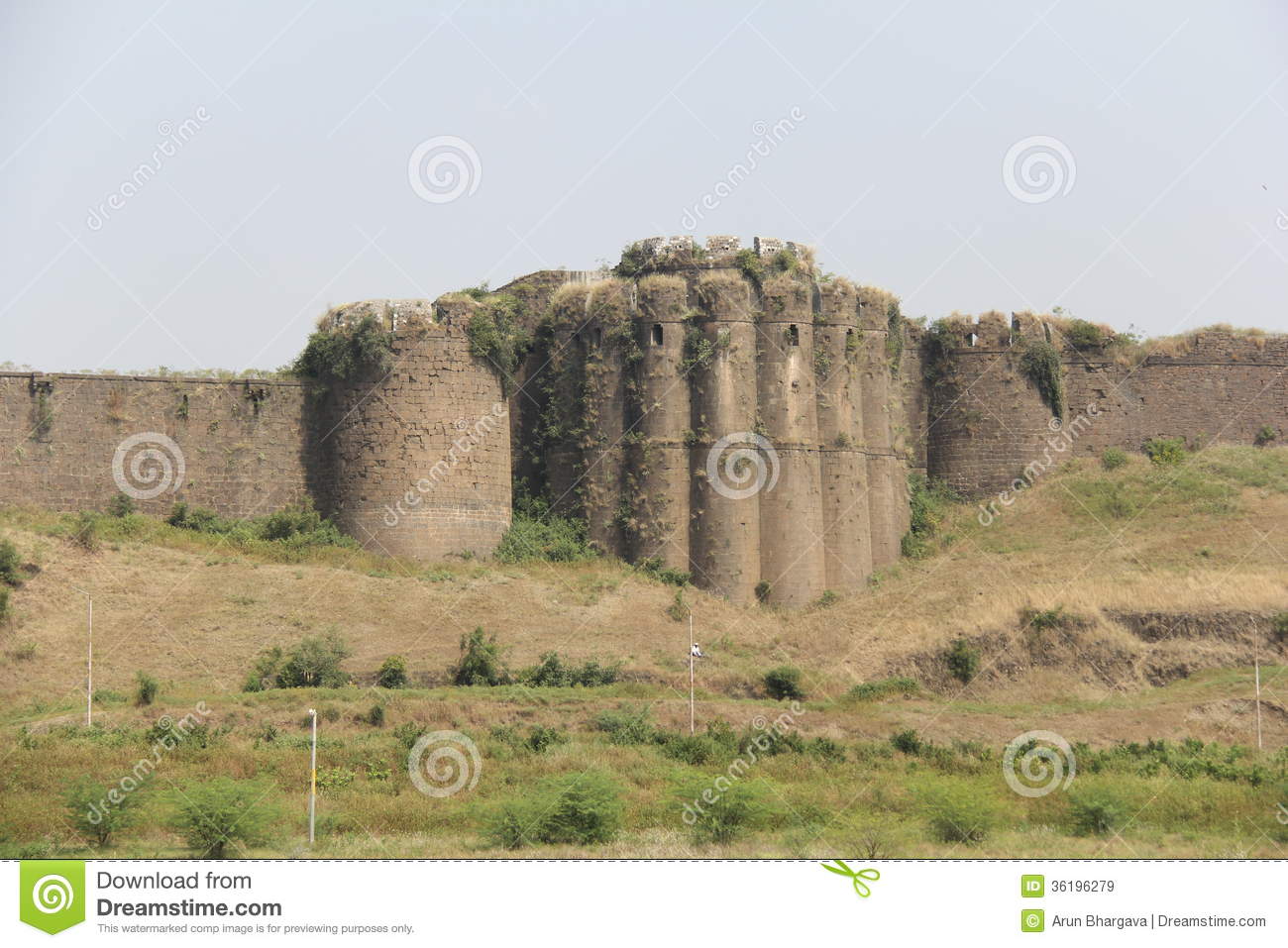 naldurg-fort-nine-port-bastion-bastions-historical-osmanabad-india-36196279.jpg