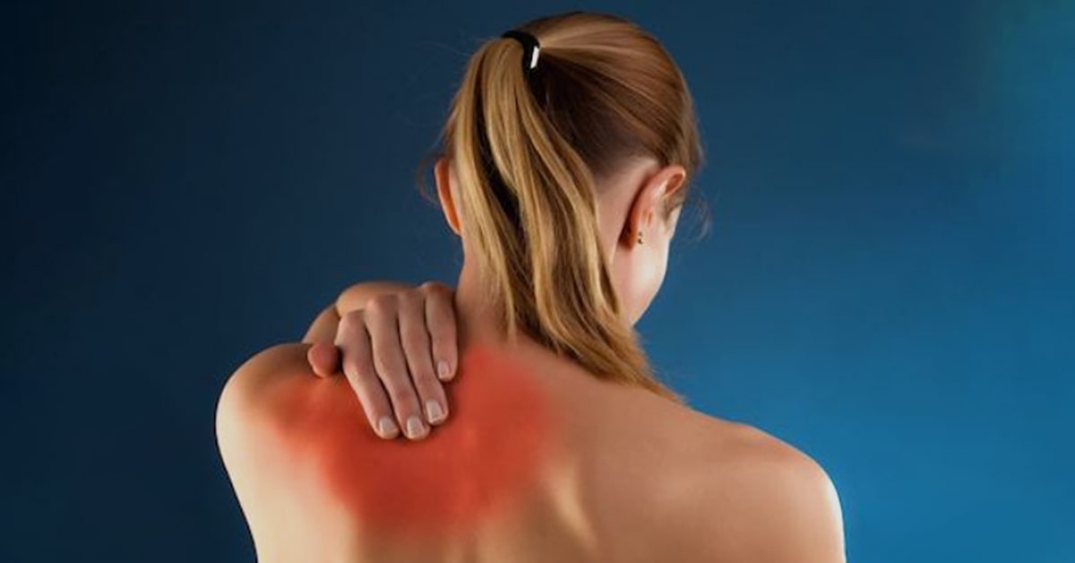 21-upper-back-pain-symptoms-are-just-a-tip-of-the-iceberg-check-what-is-not-visible.jpg